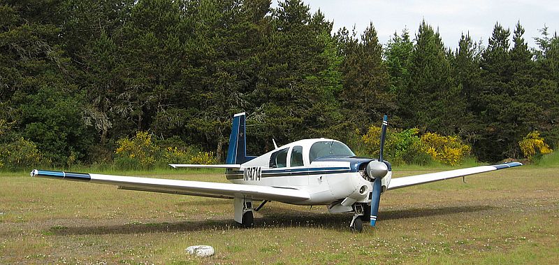 Mooney M20B at Nahalem Bay