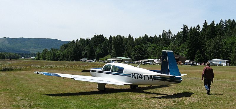 Mooney M20B at Cougar Mountain (49WA)